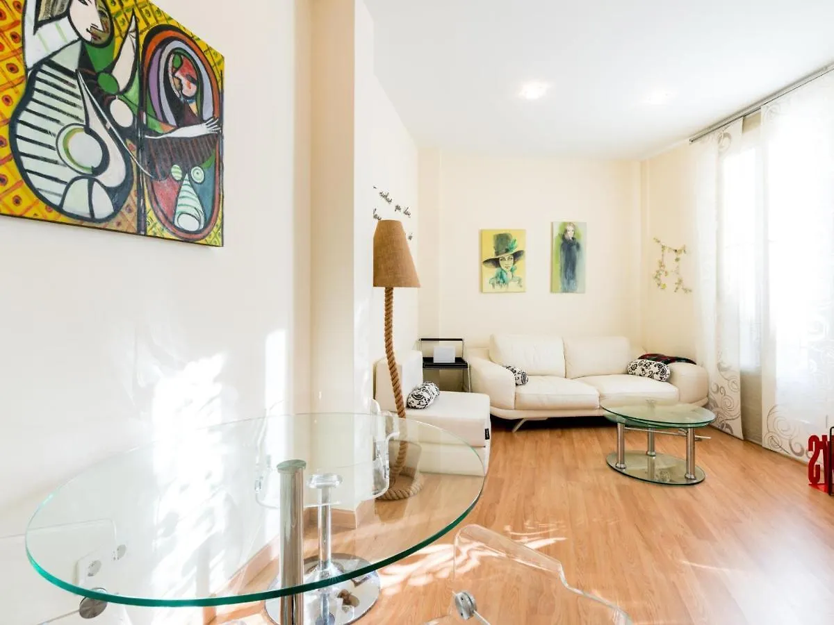 Holi-Rent Goya Apartment Seville